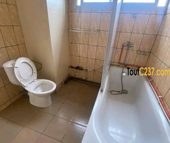 Appartement de 3 chambres à louer à Bali, Douala