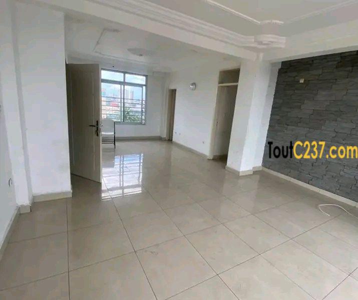 Appartement de 3 chambres à louer à Bali, Douala