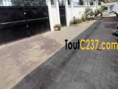 Magnifique villa à louer à Bonapriso Douala