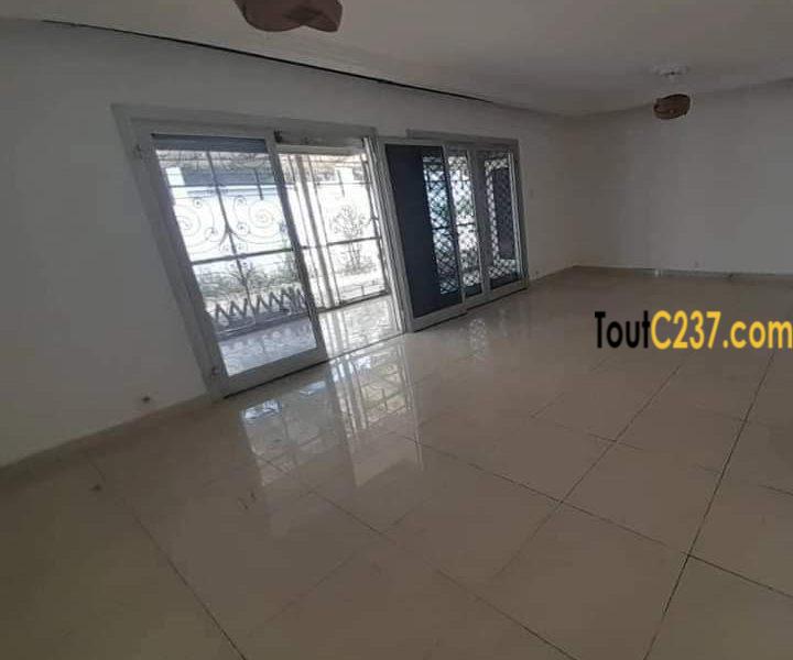 Magnifique villa à louer à Bonapriso Douala