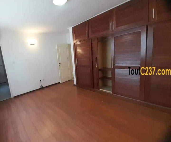 Magnifique villa à louer à Bonapriso Douala