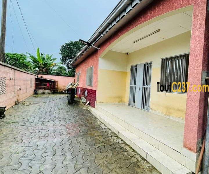 Villa à louer à Logbessou IUC, Douala