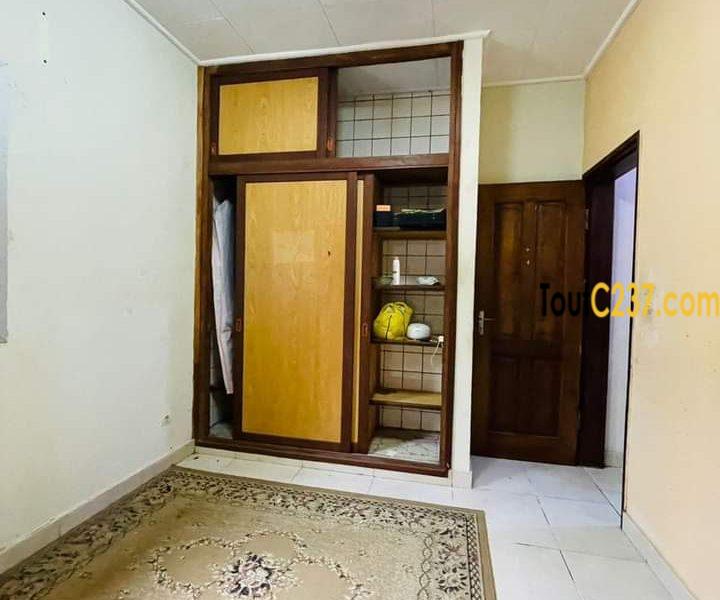 Villa à louer à Logbessou IUC, Douala