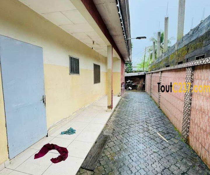 Villa à louer à Logbessou IUC, Douala