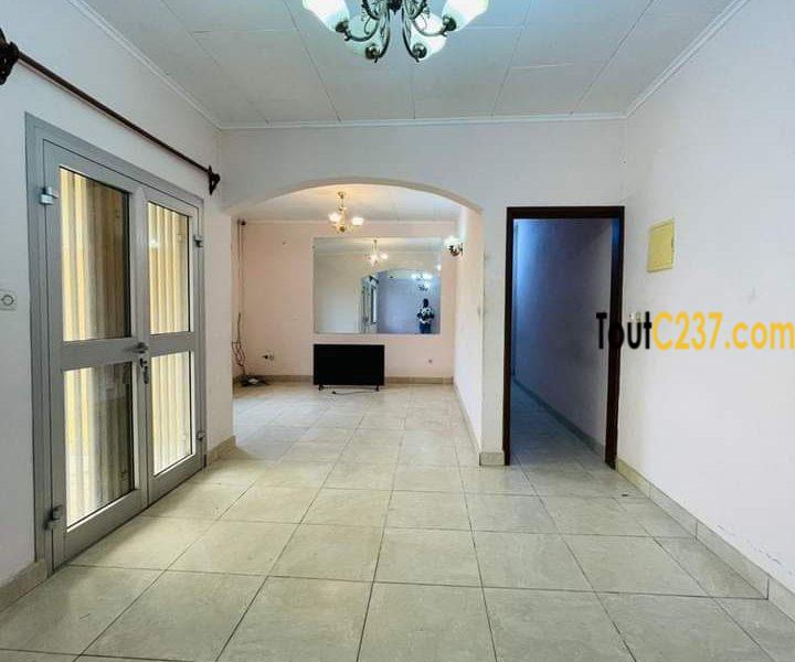Villa à louer à Logbessou IUC, Douala