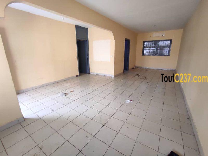 Maison sic à louer à Makepe, Douala