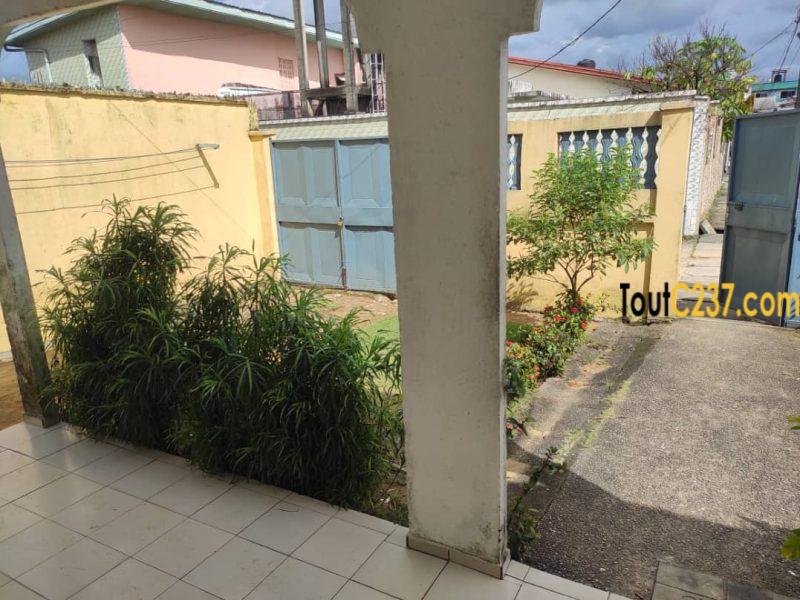 Maison sic à louer à Makepe, Douala