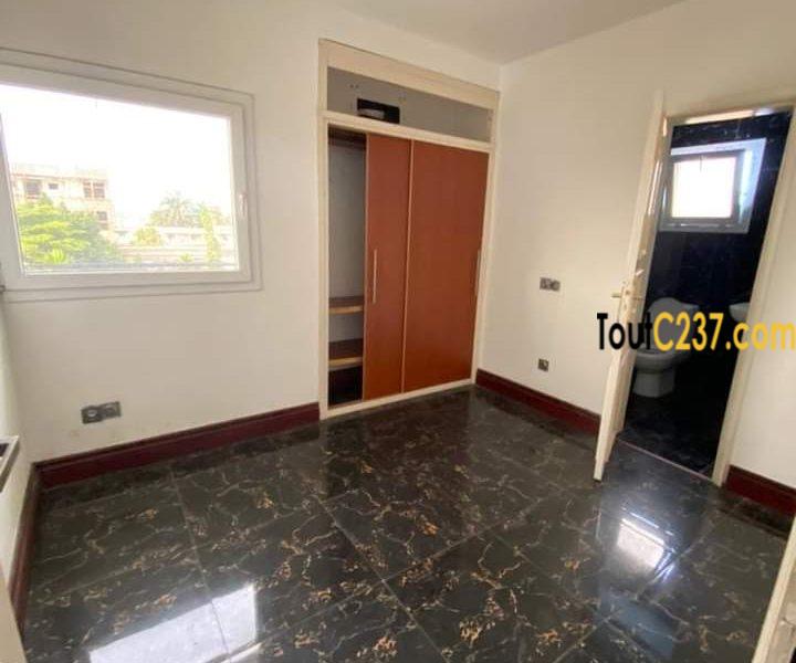Appartement haut standing à louer à Bonapriso Douala