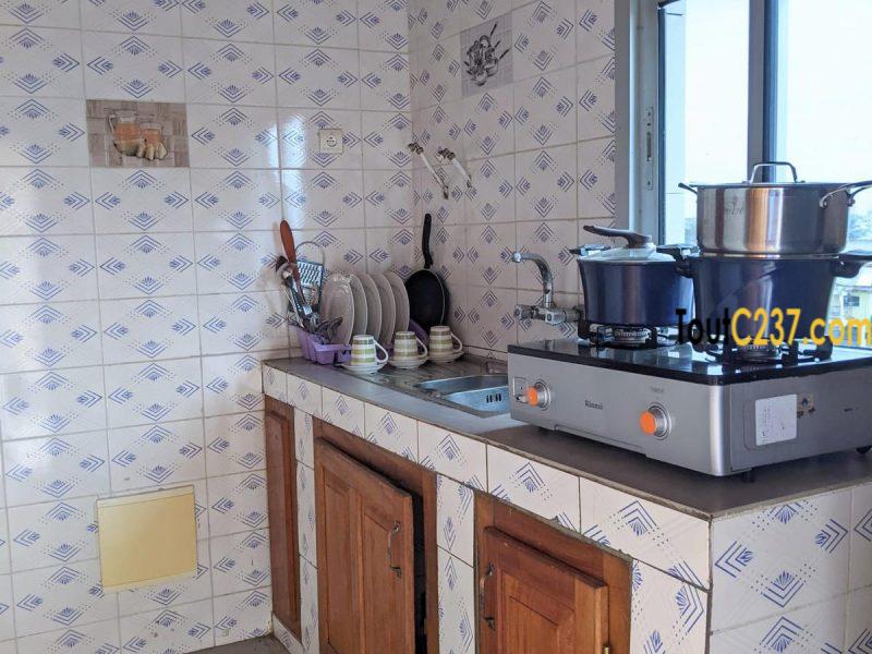 Studio moderne à louer à ndogbong (commissariat)