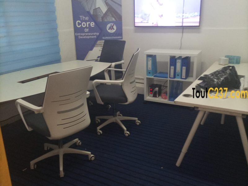 Bureau équipé à louer à Akwa, Douala