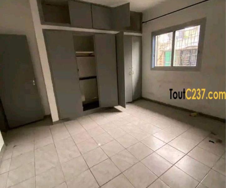 Maison à louer à Bonapriso, Douala