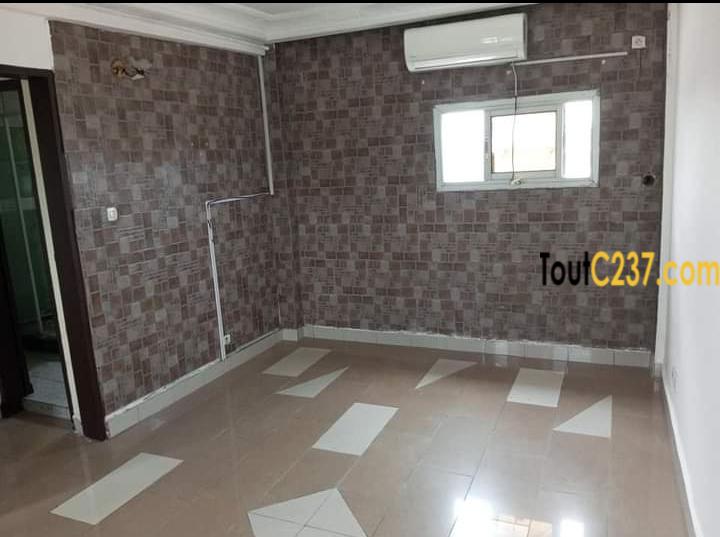 Studio moderne à louer à Bonapriso Douala