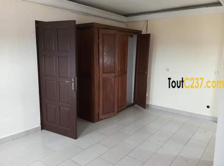 Studio moderne à louer à Bonapriso Douala