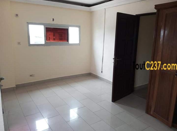Studio moderne à louer à Bonapriso Douala