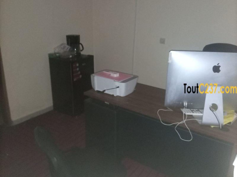 Bureaux de 2 pièces à louer à Akwa Douala