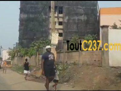 Terrain commercial à vendre à Bonamoussadi, Douala
