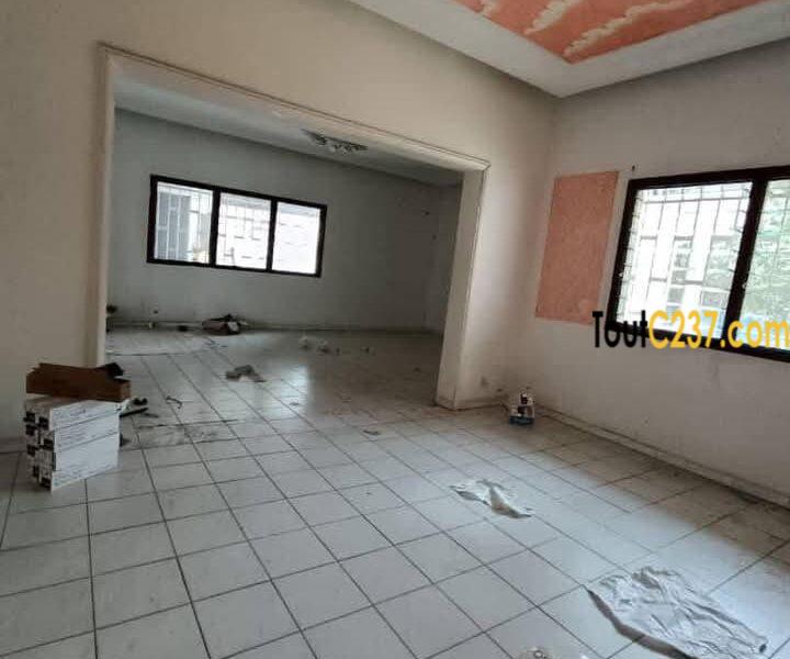 Duplex à louer à Bali, Douala