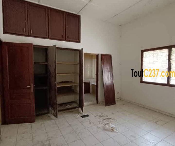 Duplex à louer à Bali, Douala