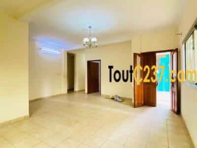 Appartement à louer à Logpom, Douala