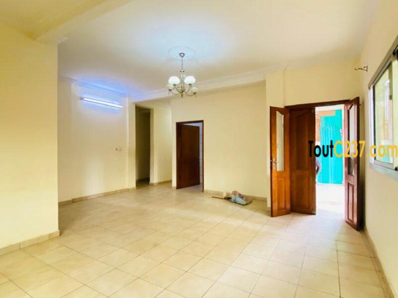 Appartement à louer à Logpom, Douala