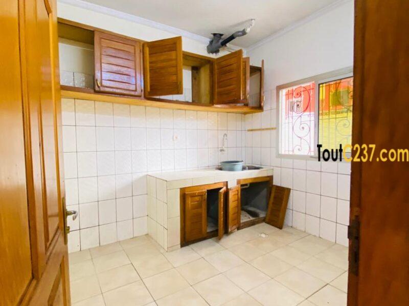 Appartement à louer à Logpom, Douala
