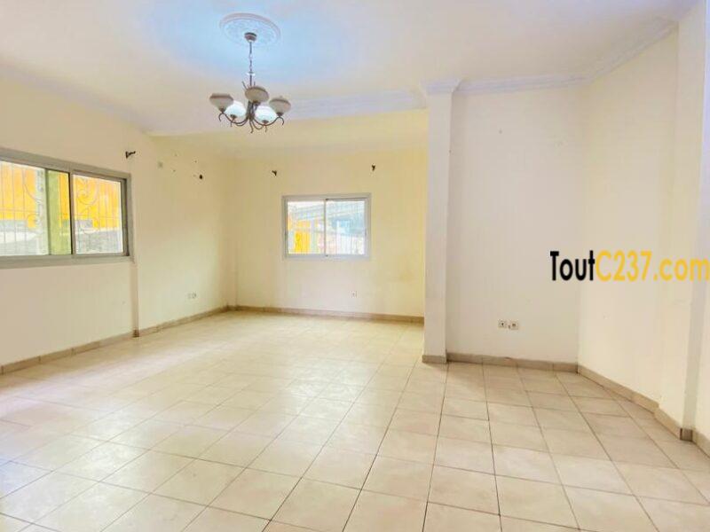 Appartement à louer à Logpom, Douala