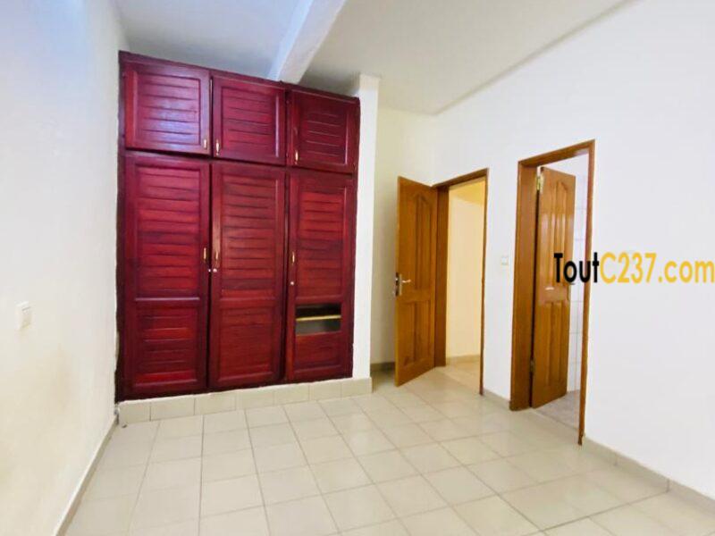 Appartement à louer à Logpom, Douala