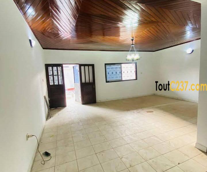 Villa à louer à Logpom, Douala