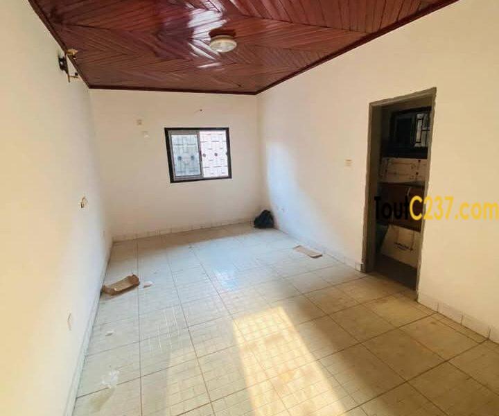 Villa à louer à Logpom, Douala