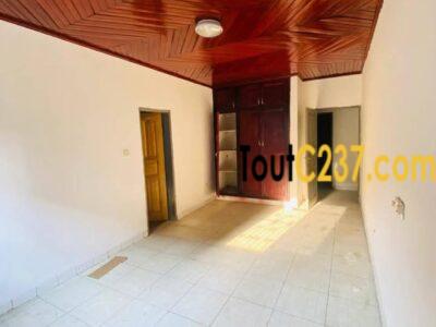 Villa à louer à Logpom, Douala