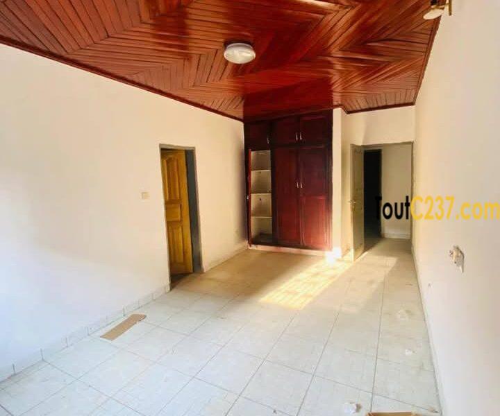 Villa à louer à Logpom, Douala