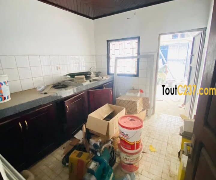 Villa à louer à Logpom, Douala