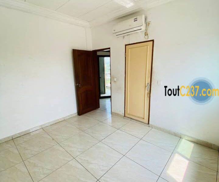 Studio Moderne à louer à Logpom, Douala