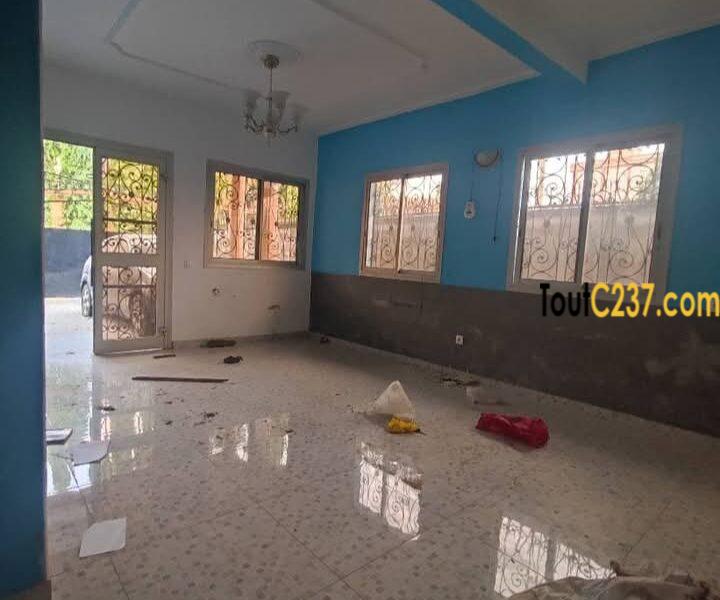 Appartement à louer à Logpom, Douala