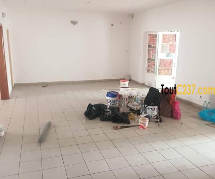 Vaste villa avec piscine à louer à Bonapriso