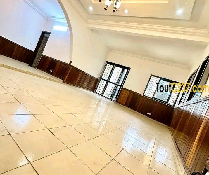 Maison entrée seule à louer a kotto,Douala