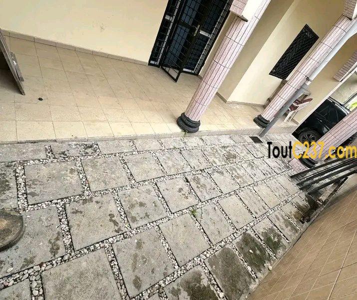 Maison entrée seule à louer a kotto,Douala