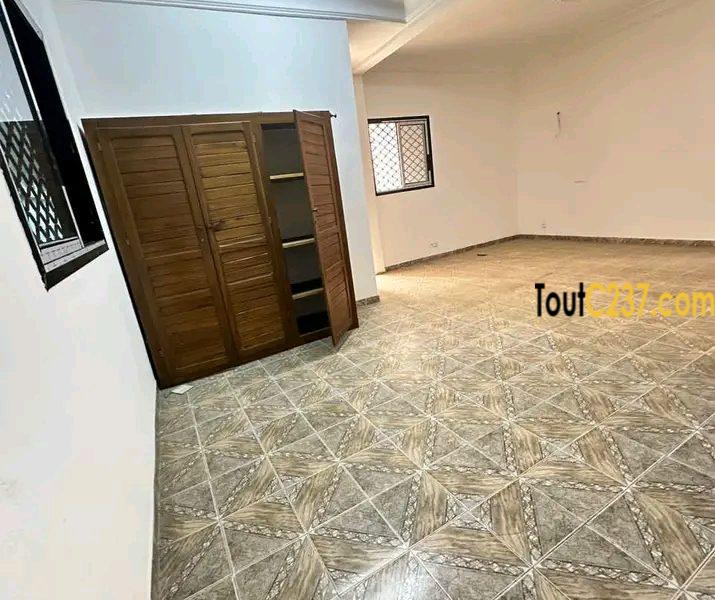 Maison entrée seule à louer a kotto,Douala