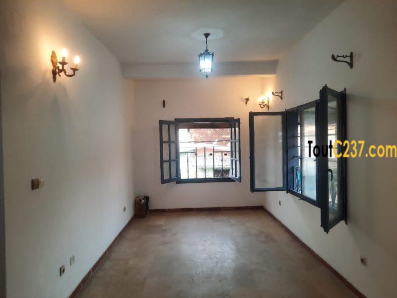Appartement à louer à Akwa, Douala