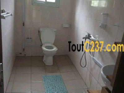 #appartement moderne situé à #bonapriso en bordure de route