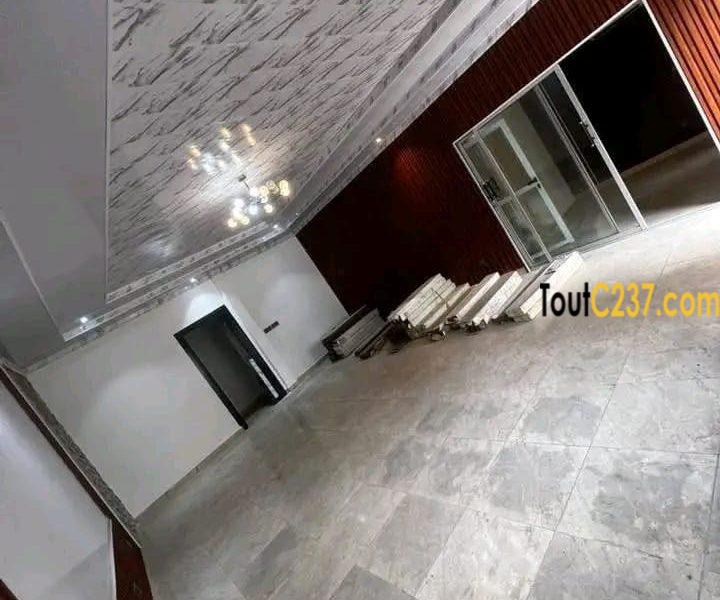 #villa à louer disponible idéal pour habitation ou commercial situé #bonamossadi