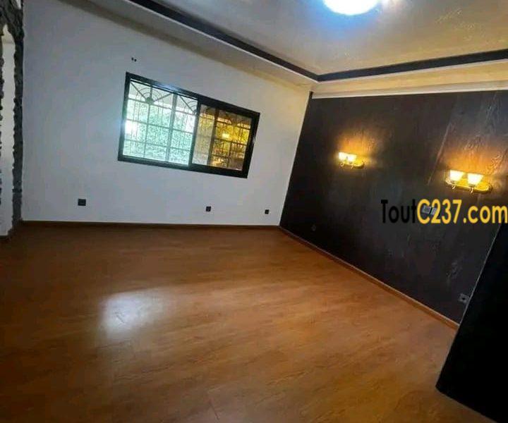 #villa à louer disponible idéal pour habitation ou commercial situé #bonamossadi