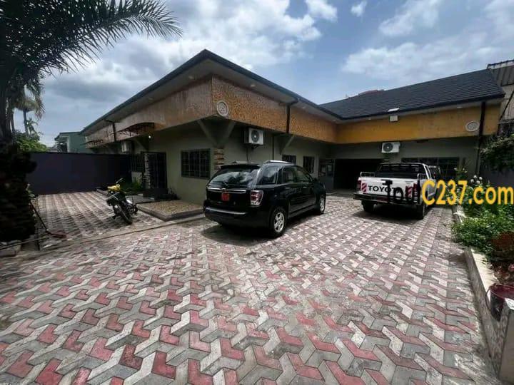 #villa à louer disponible idéal pour habitation ou commercial situé #bonamossadi