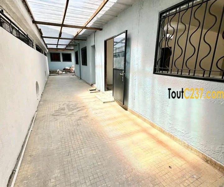 #Douala 5ieme #makepe à 37metres du goudron*villa SIC