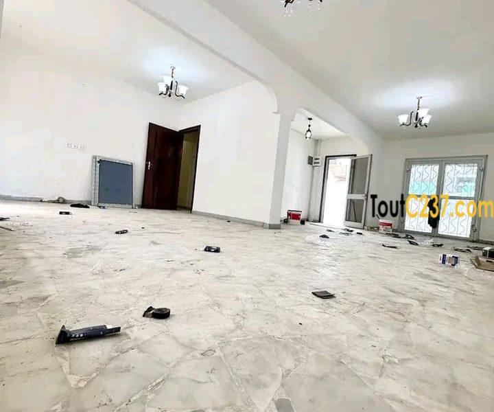 #Douala 5ieme #makepe à 37metres du goudron*villa SIC