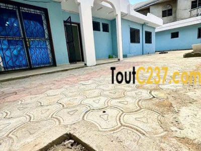 #Douala 5ieme #makepe à 37metres du goudron*villa SIC