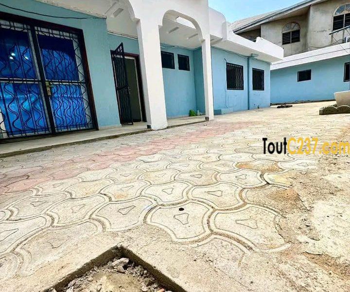 #Douala 5ieme #makepe à 37metres du goudron*villa SIC