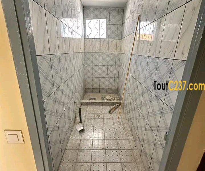 #Douala 5ieme #makepe à 37metres du goudron*villa SIC