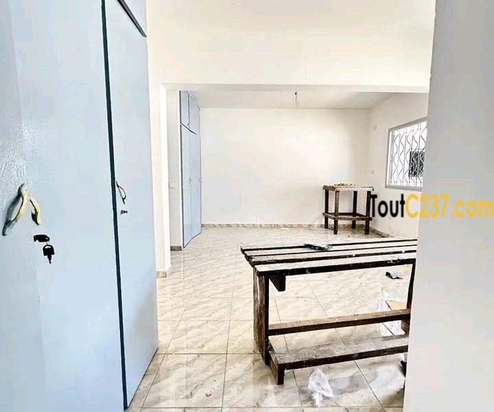 #Douala 5ieme #makepe à 37metres du goudron*villa SIC