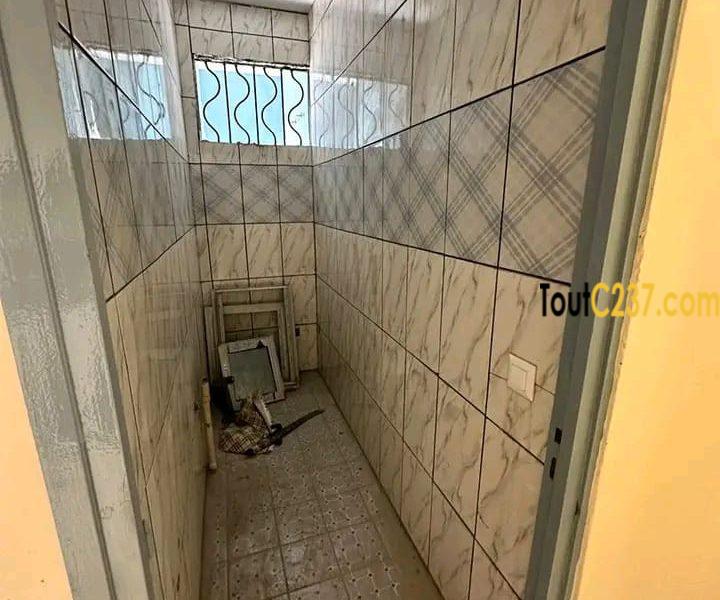 #Douala 5ieme #makepe à 37metres du goudron*villa SIC